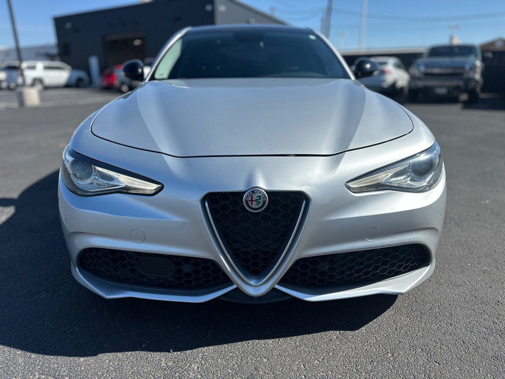 2018 Alfa Romeo Giulia Image 2