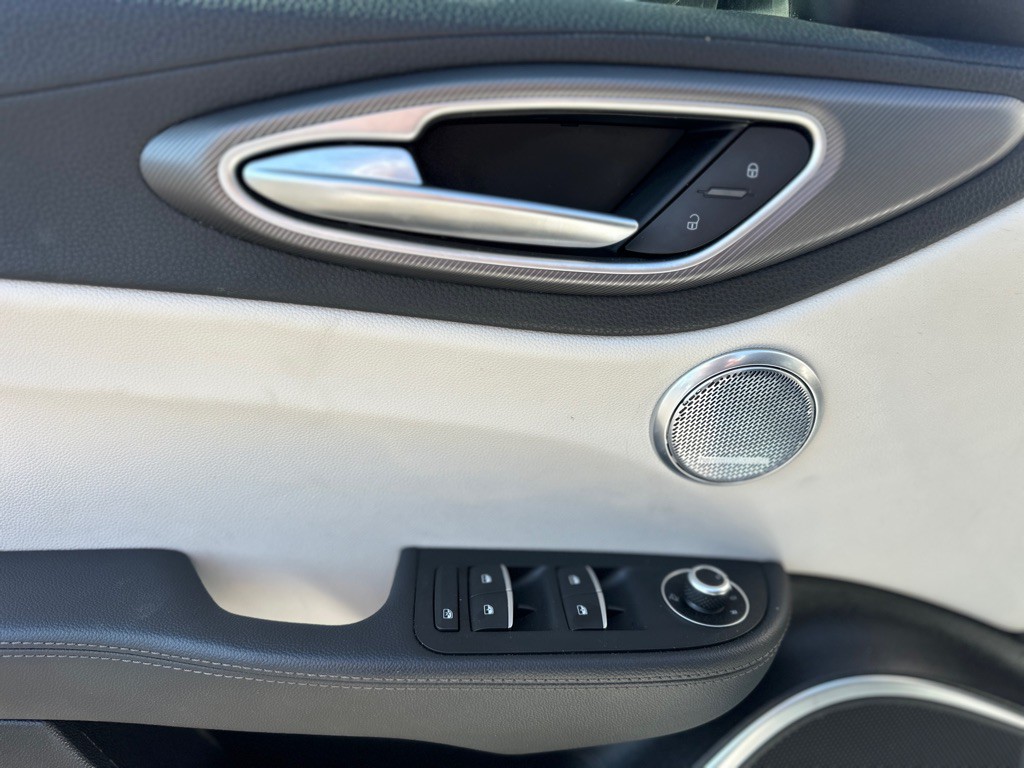 2018 Alfa Romeo Giulia Image 12