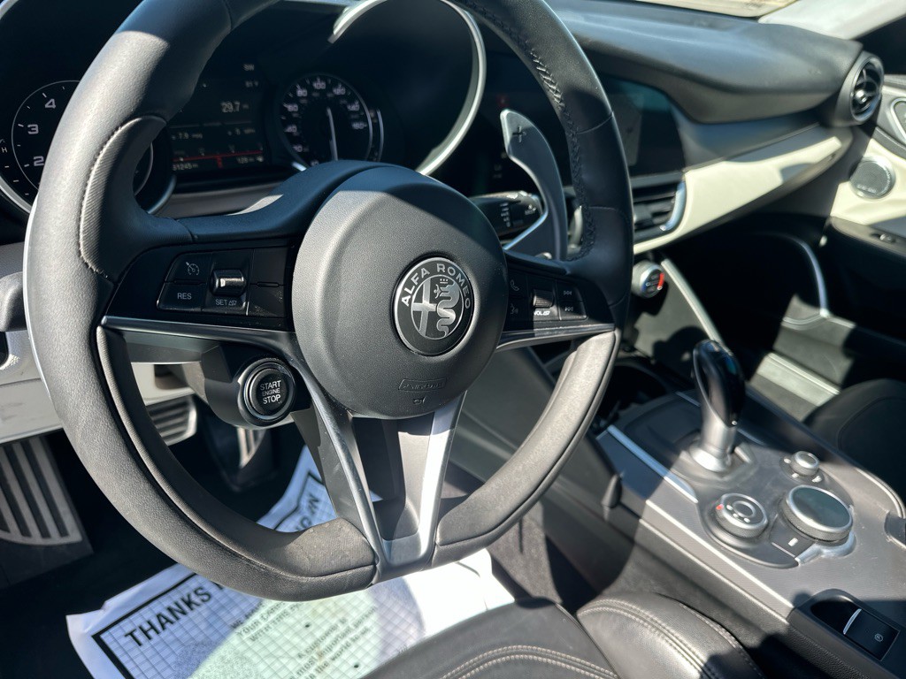 2018 Alfa Romeo Giulia Image 16