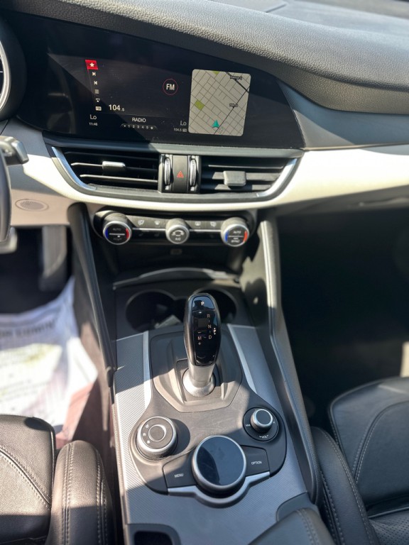 2018 Alfa Romeo Giulia Image 19