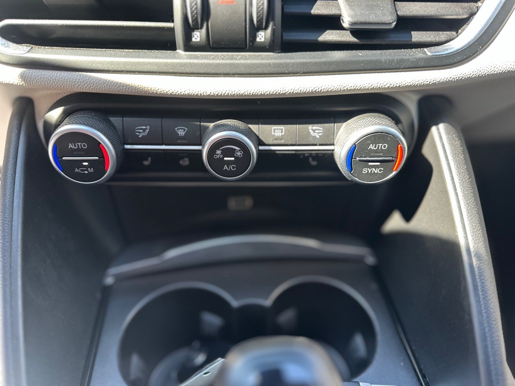 2018 Alfa Romeo Giulia Image 21