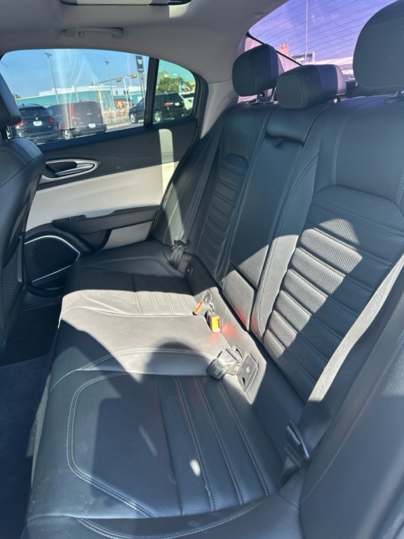 2018 Alfa Romeo Giulia Image 26