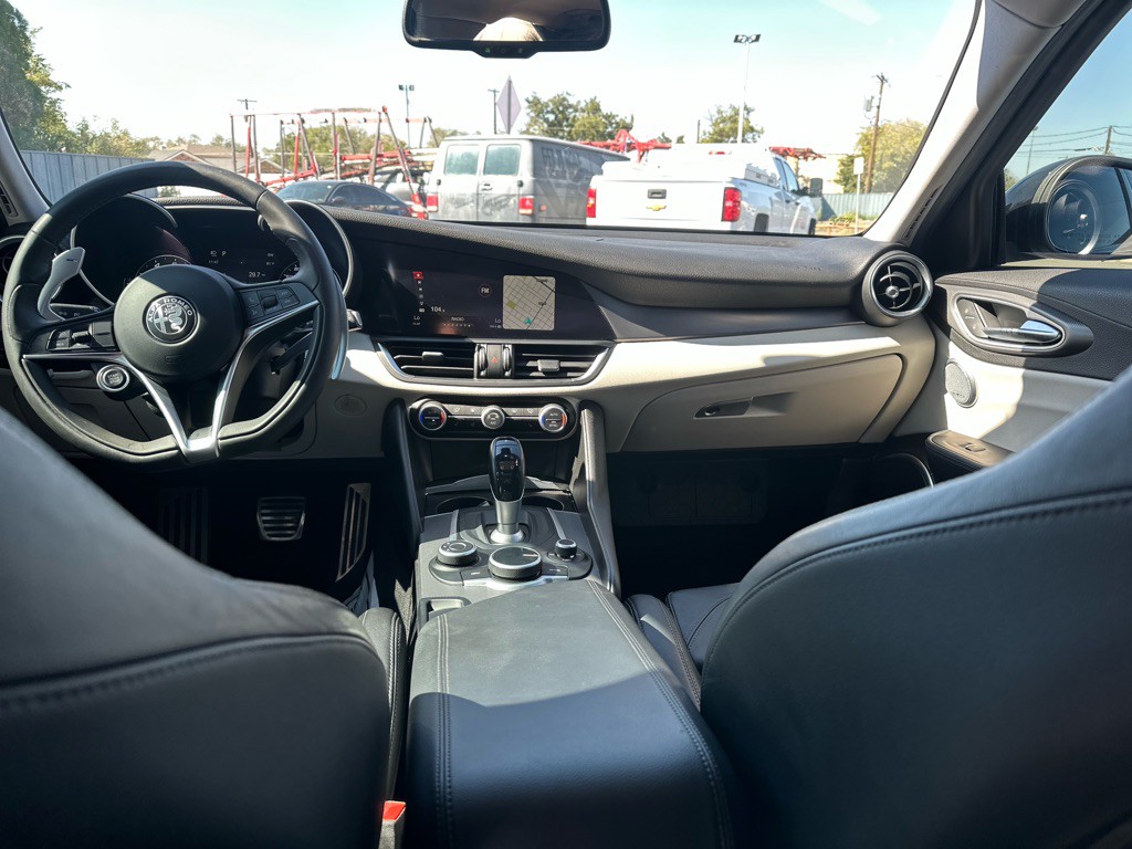 2018 Alfa Romeo Giulia Image 27