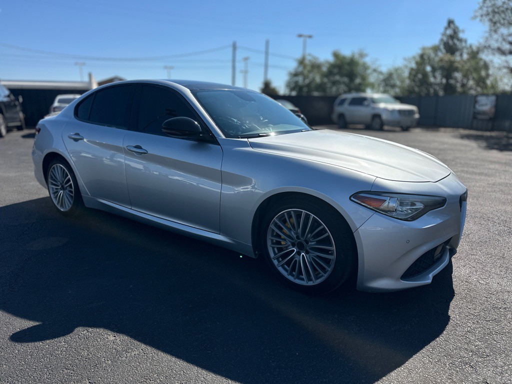 2018 Alfa Romeo Giulia Image 1