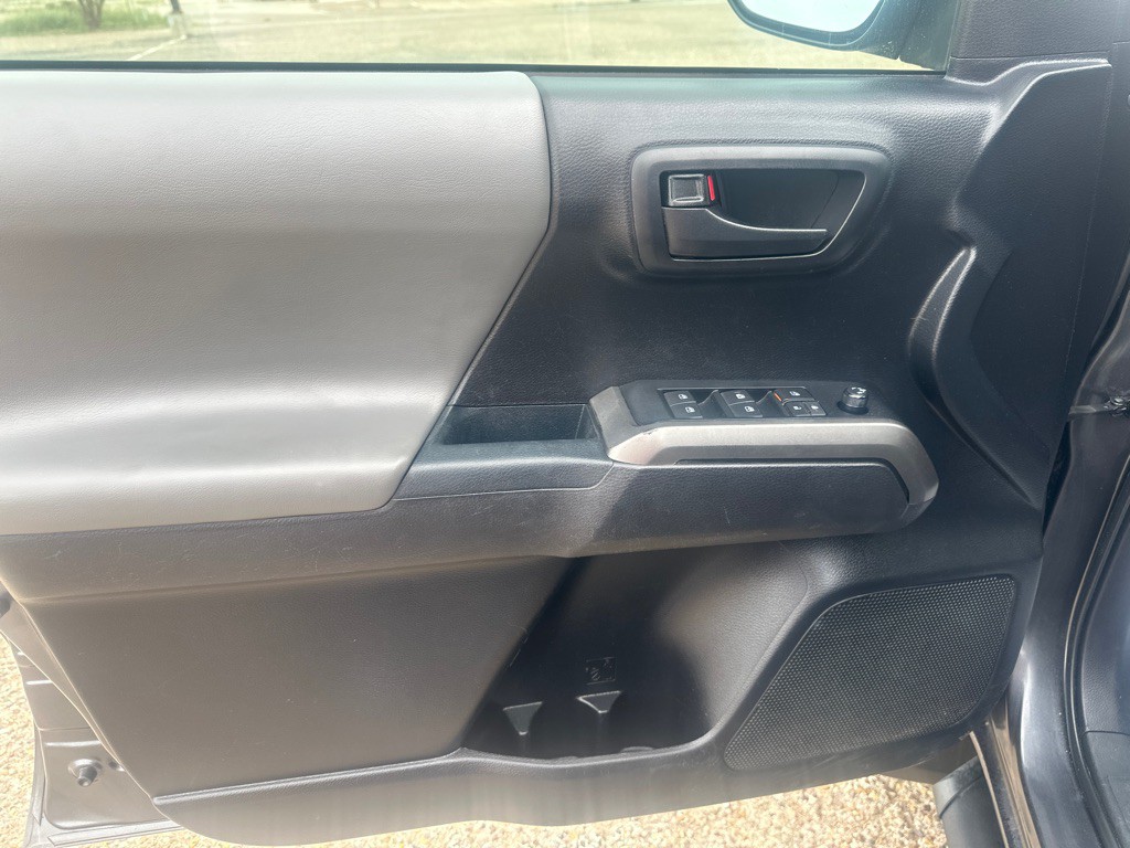 2021 Toyota Tacoma Image 21