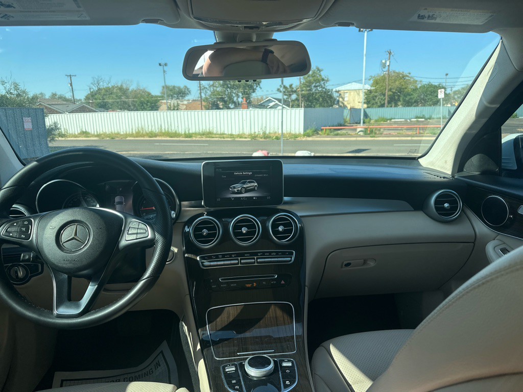 2018 Mercedes-Benz GLC-Class Image 27