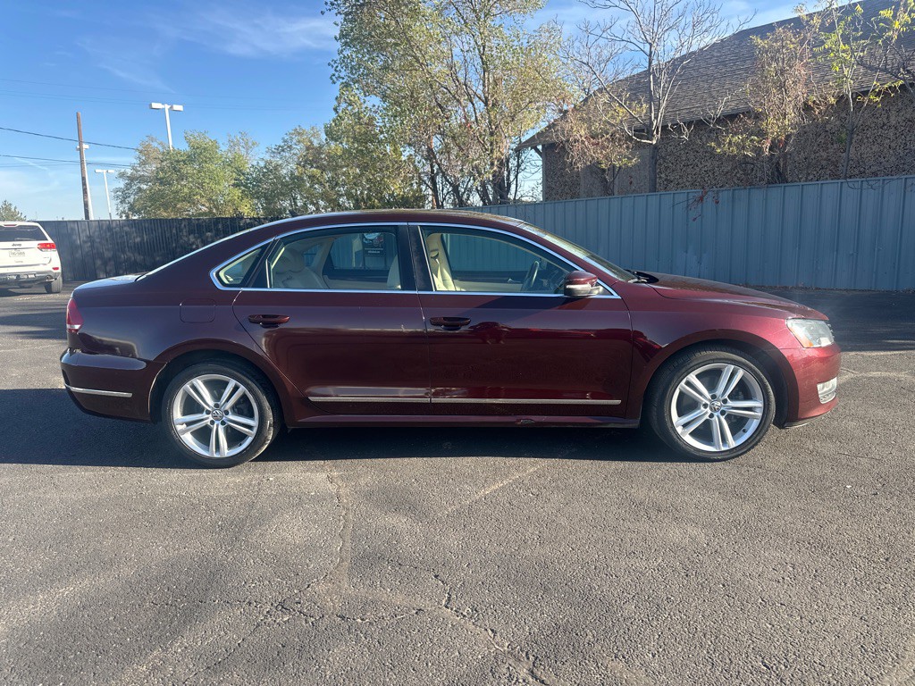 2013 Volkswagen Passat Image 2