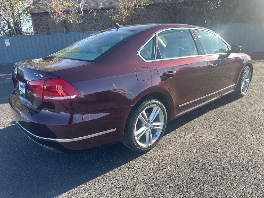 2013 Volkswagen Passat Image 9