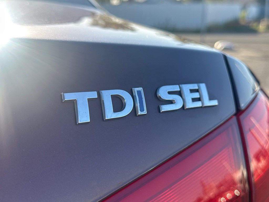 2013 Volkswagen Passat Image 11