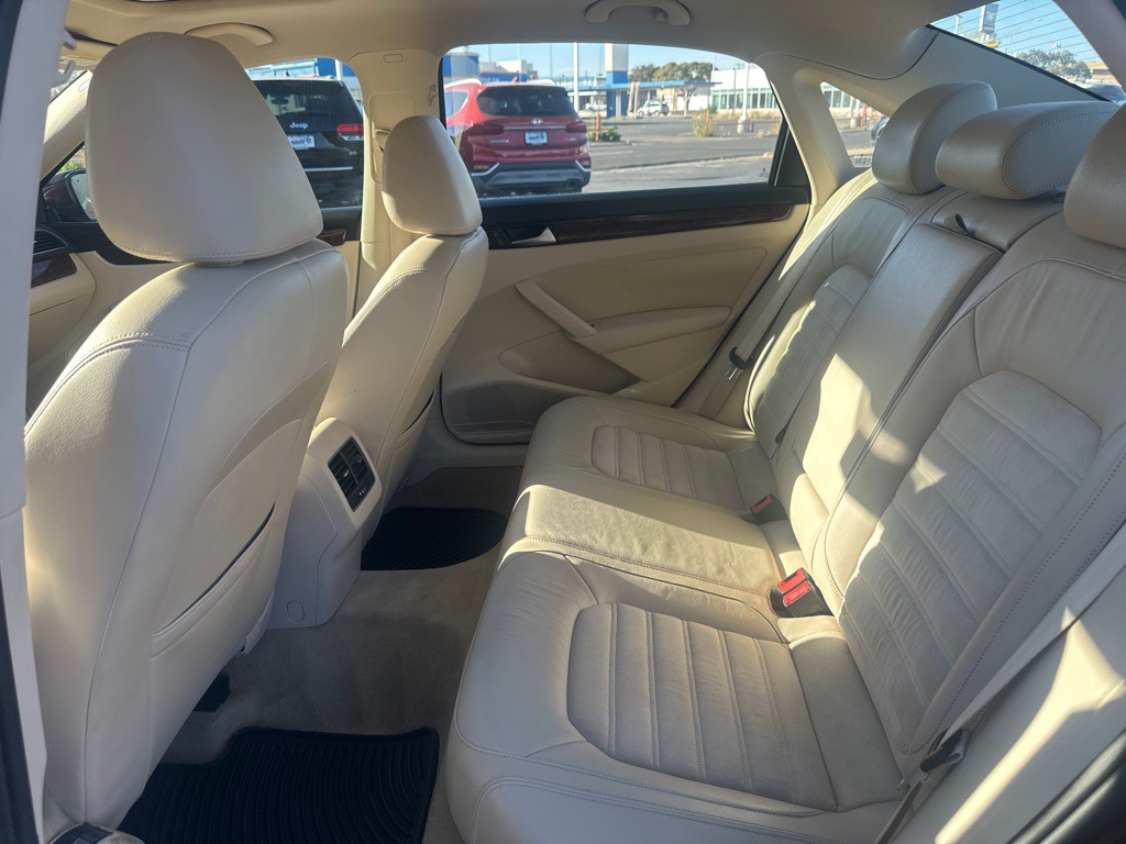 2013 Volkswagen Passat Image 14