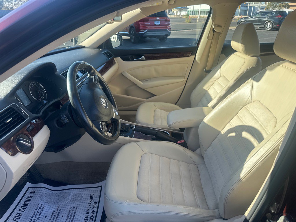 2013 Volkswagen Passat Image 17