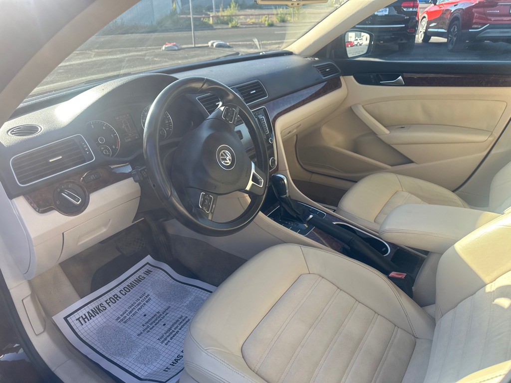 2013 Volkswagen Passat Image 18
