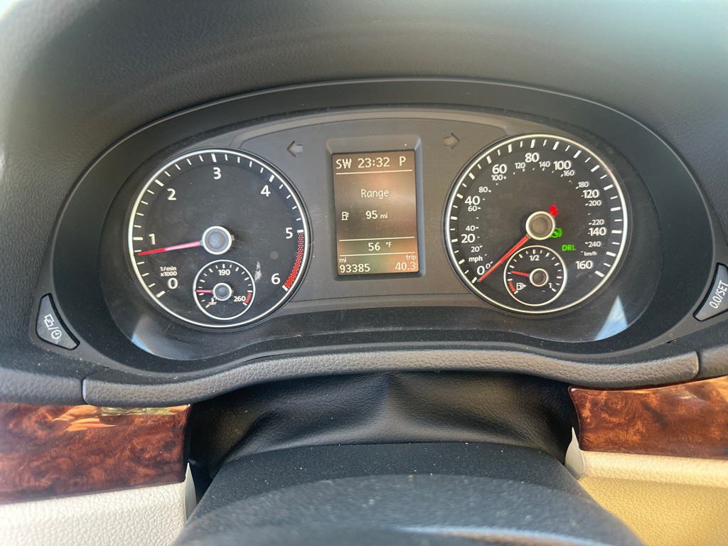 2013 Volkswagen Passat Image 24