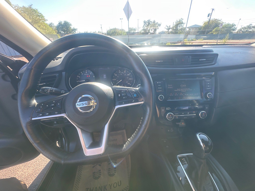 2020 Nissan Rogue Image 25