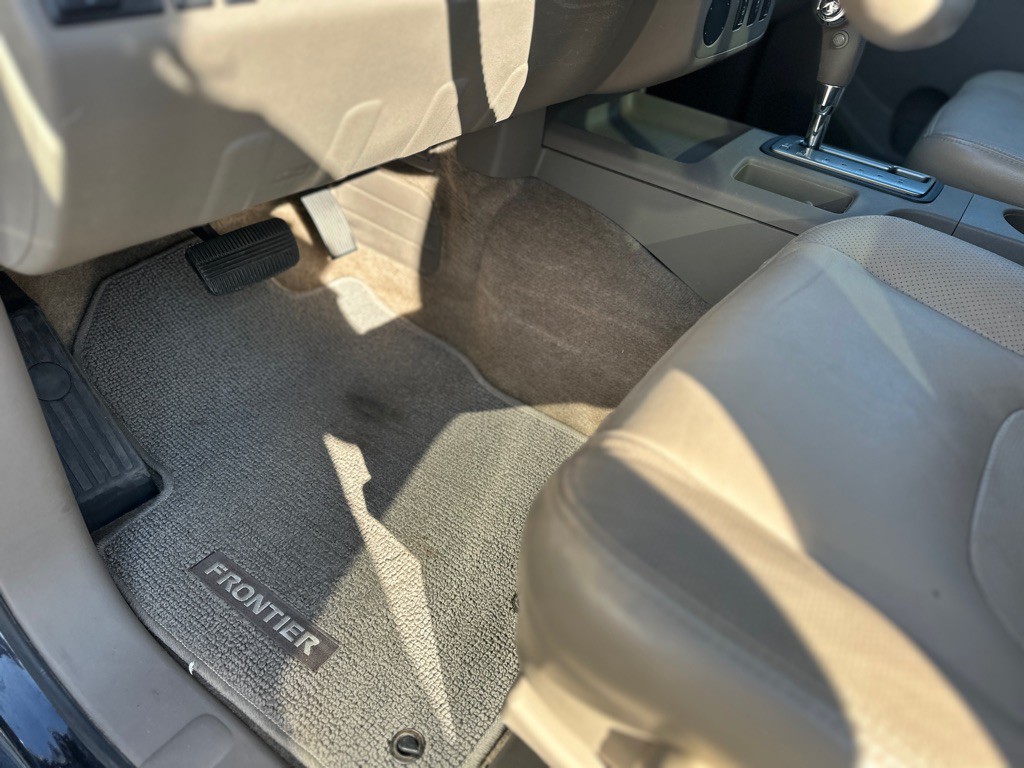 2012 Nissan Frontier Image 21