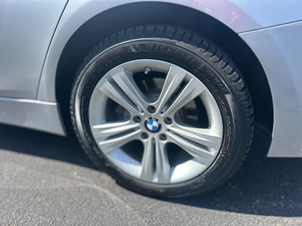 2016 BMW 3 Series Image 12