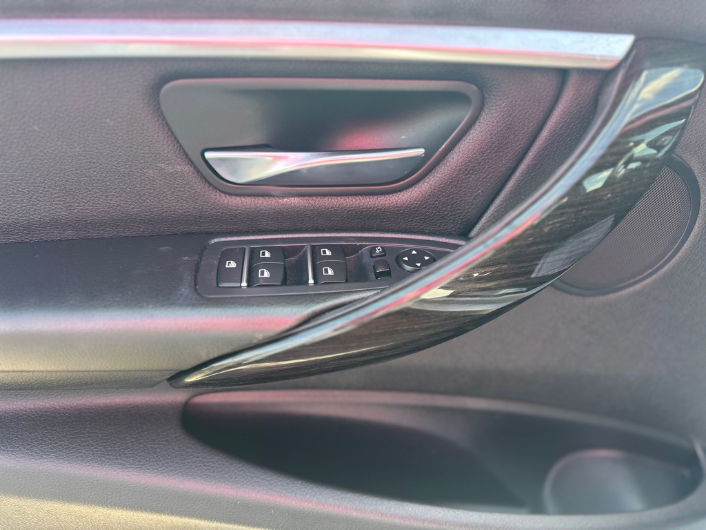 2016 BMW 3 Series Image 13