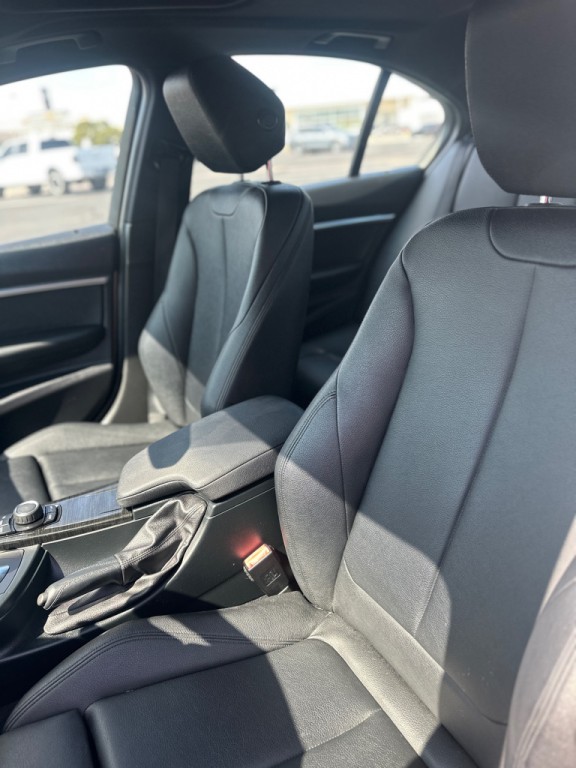 2016 BMW 3 Series Image 16