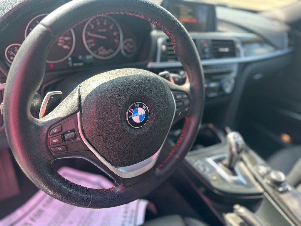 2016 BMW 3 Series Image 18