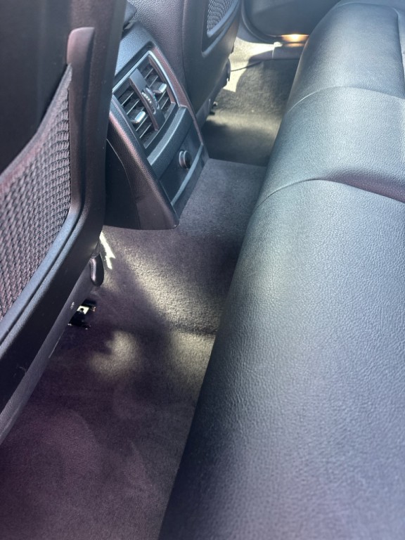 2016 BMW 3 Series Image 25