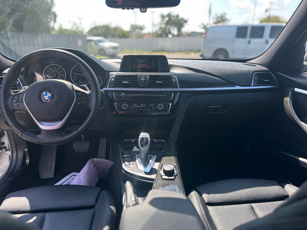 2016 BMW 3 Series Image 27