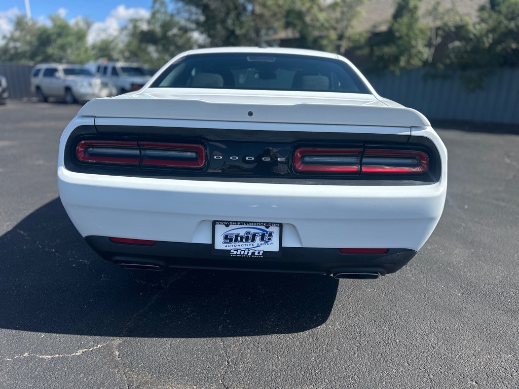2022 Dodge Challenger Image 8
