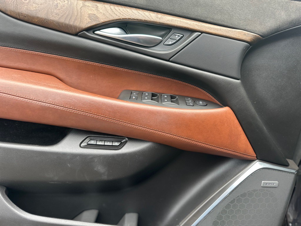 2016 Cadillac Escalade Image 12