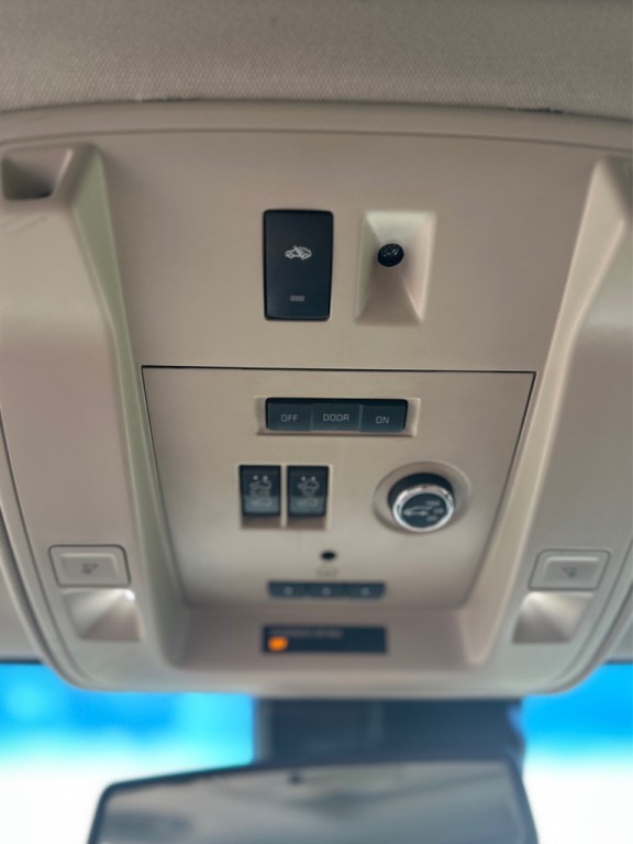 2016 Cadillac Escalade Image 21