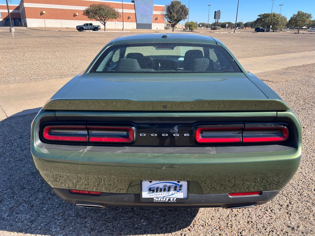 2021 Dodge Challenger Image 6