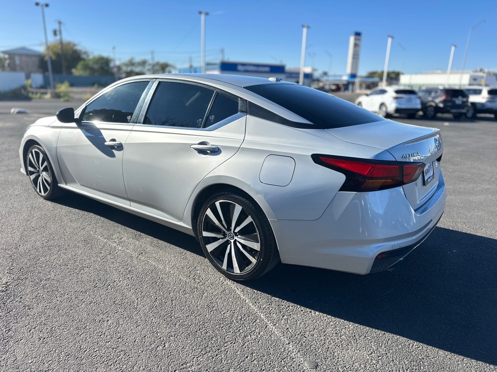 2021 Nissan Altima Image 9