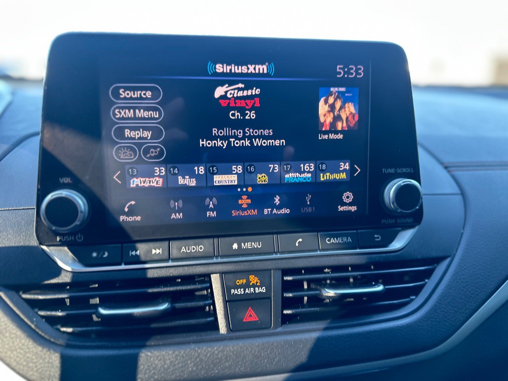 2021 Nissan Altima Image 17