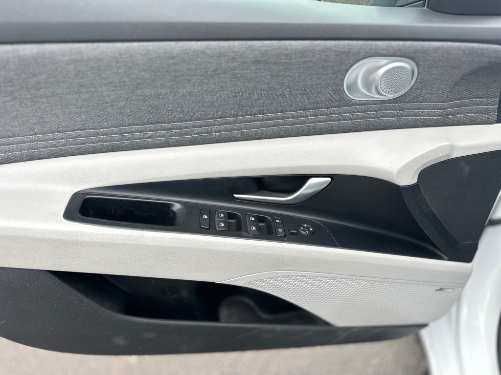 2021 Hyundai Elantra Image 17