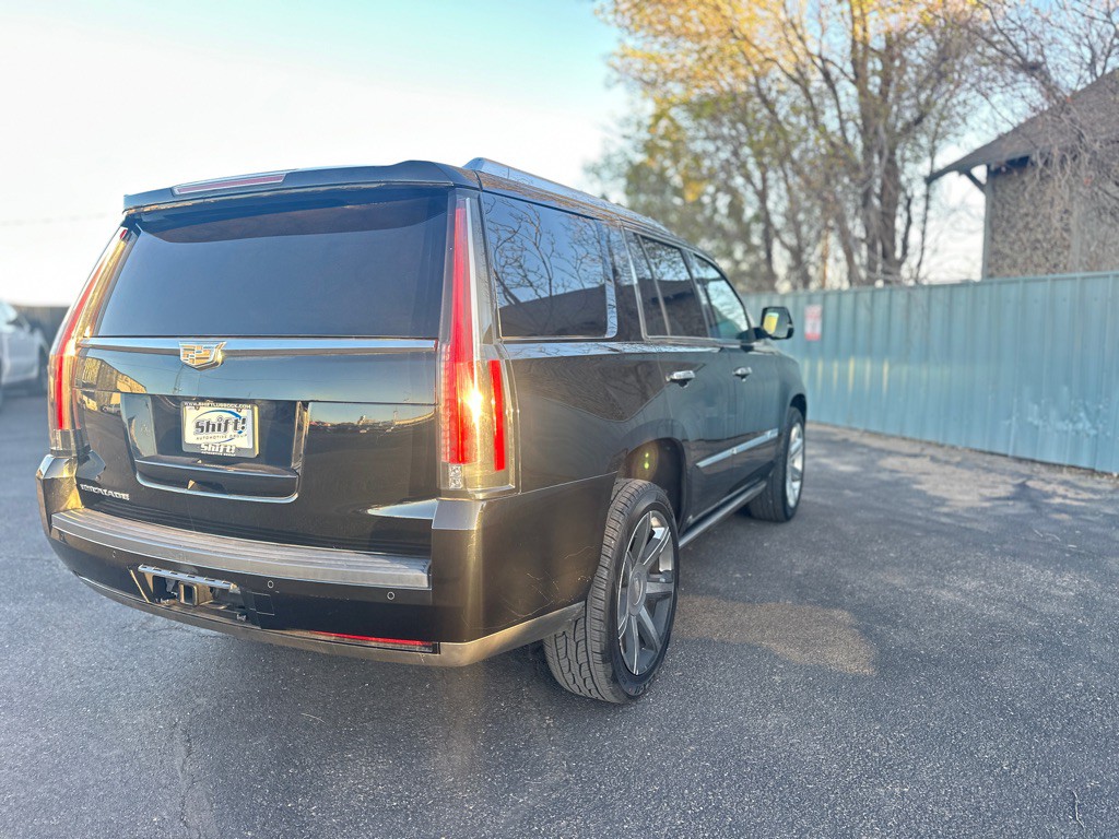 2016 Cadillac Escalade Image 8