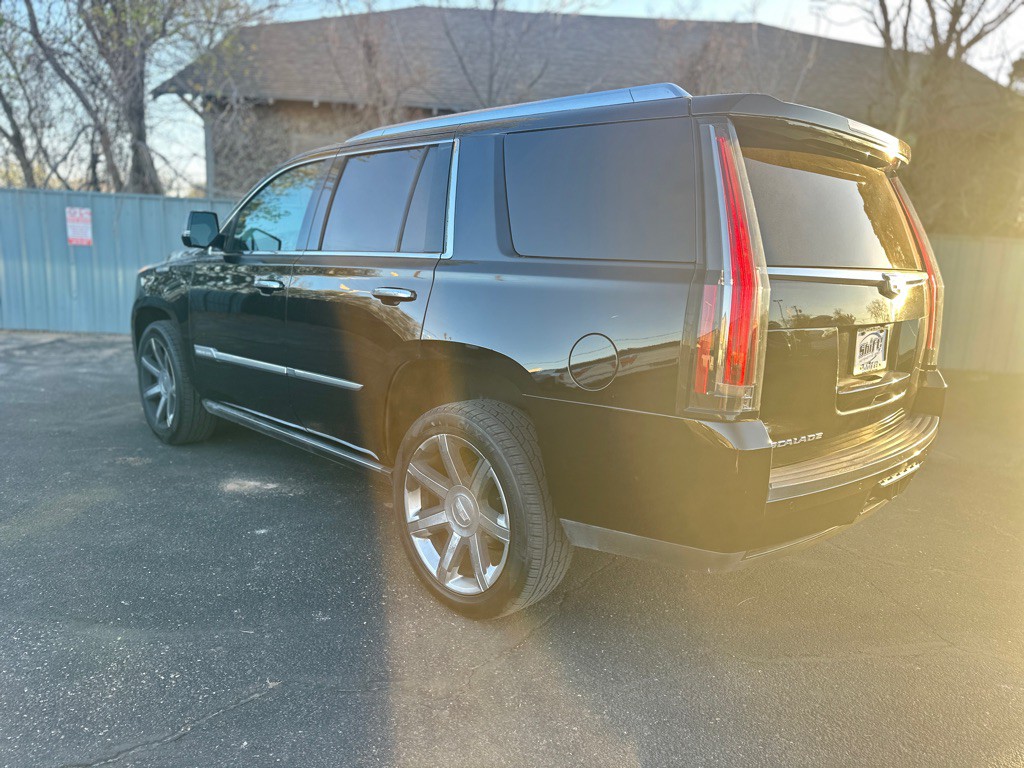2016 Cadillac Escalade Image 11