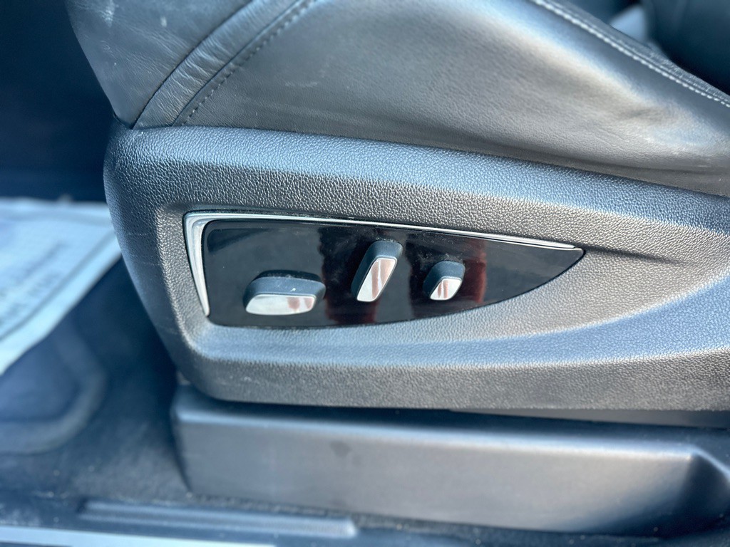 2016 Cadillac Escalade Image 18