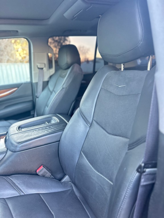 2016 Cadillac Escalade Image 21