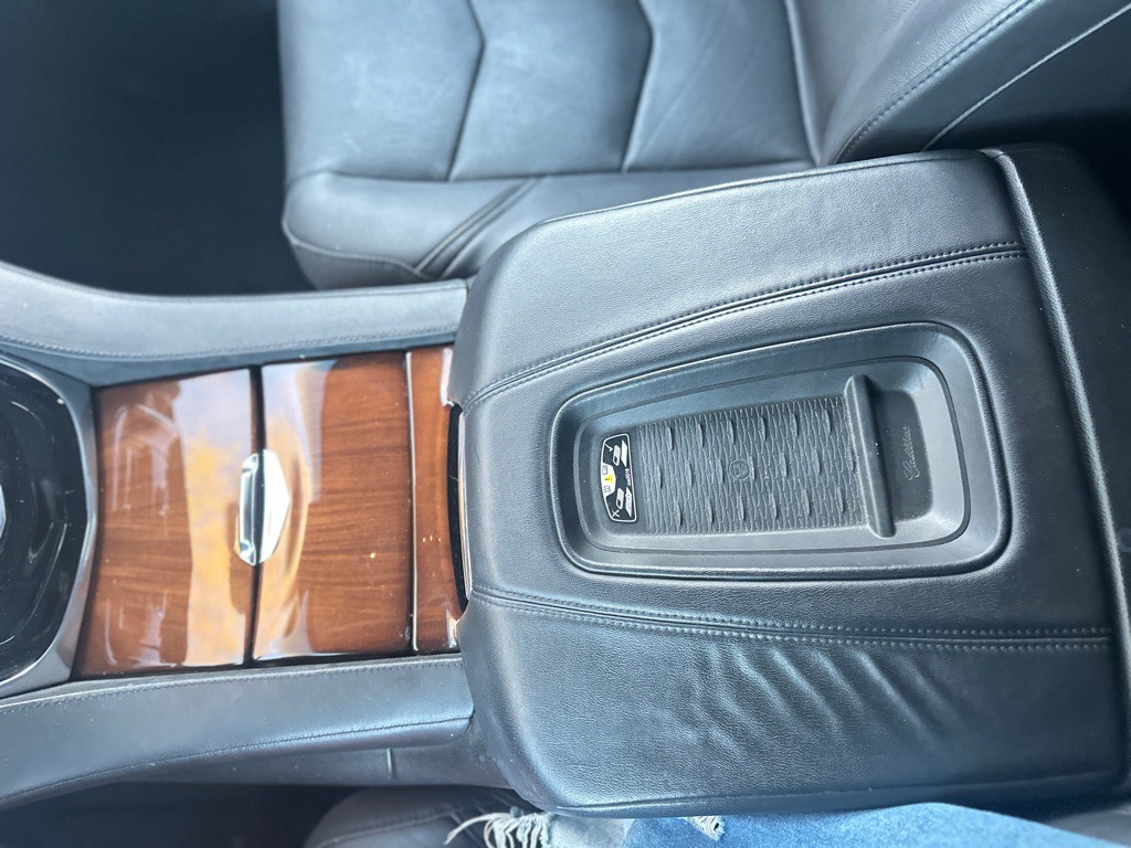 2016 Cadillac Escalade Image 25