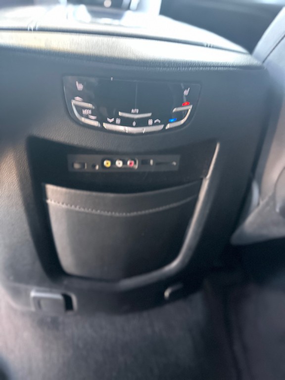 2016 Cadillac Escalade Image 28