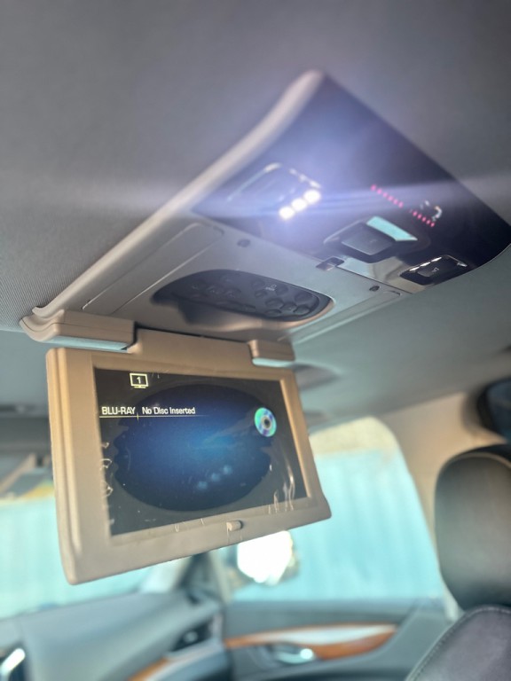 2016 Cadillac Escalade Image 31