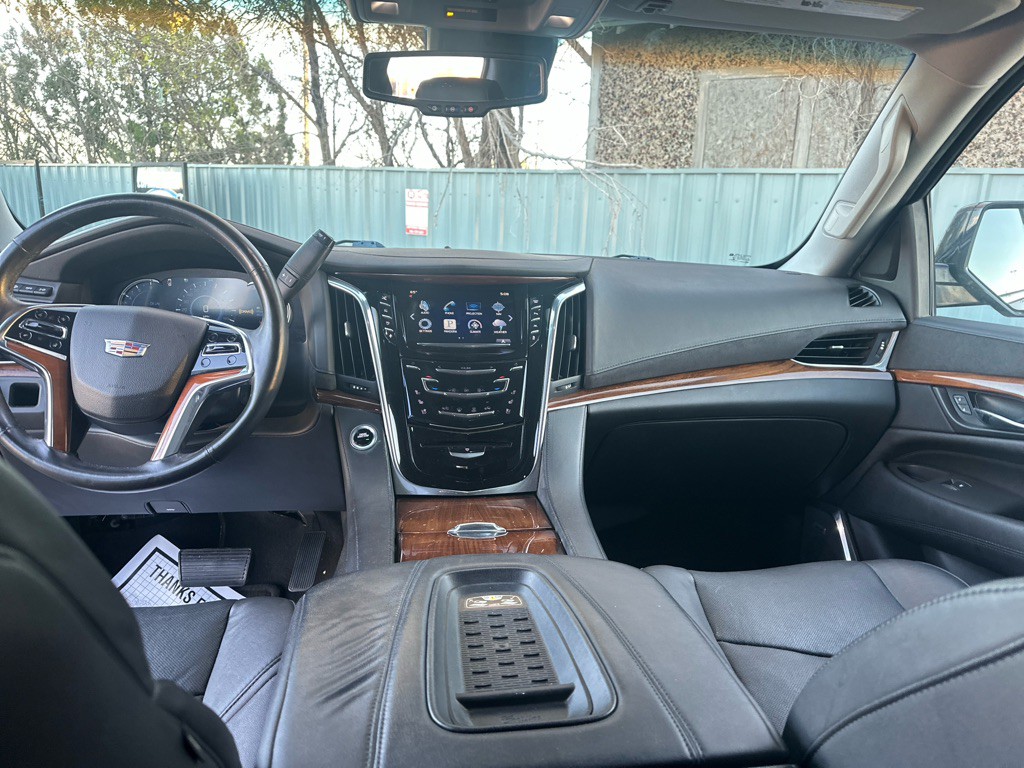 2016 Cadillac Escalade Image 32