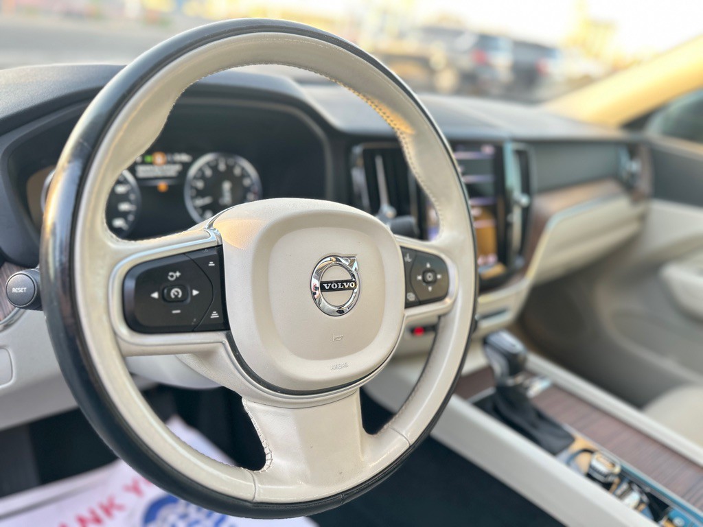 2021 Volvo XC60 Image 17