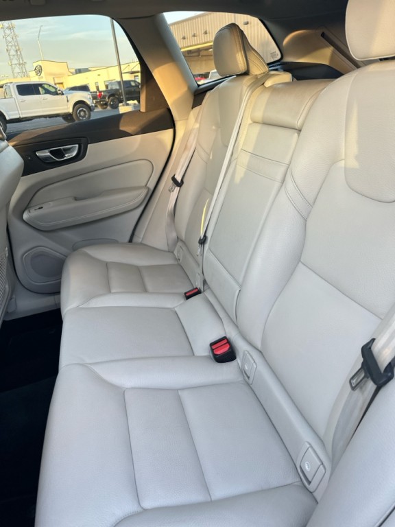 2021 Volvo XC60 Image 26