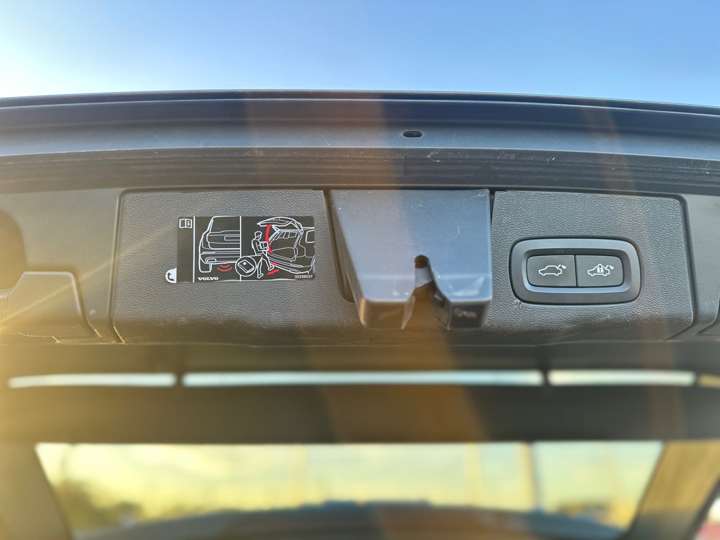 2021 Volvo XC60 Image 32