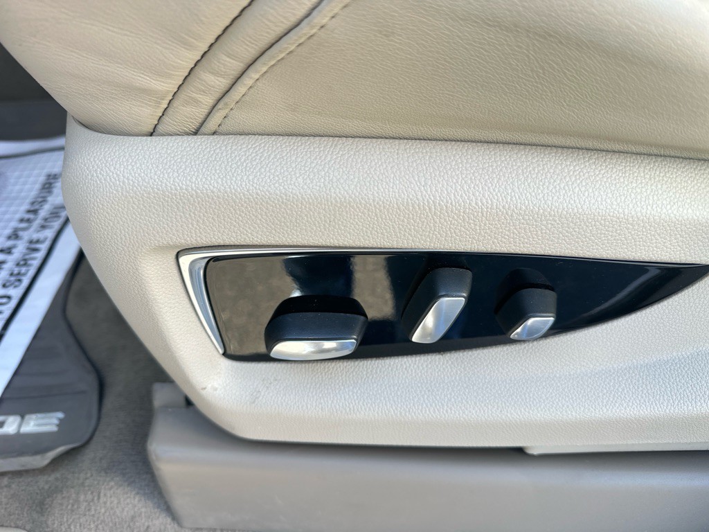 2019 Cadillac Escalade Image 17