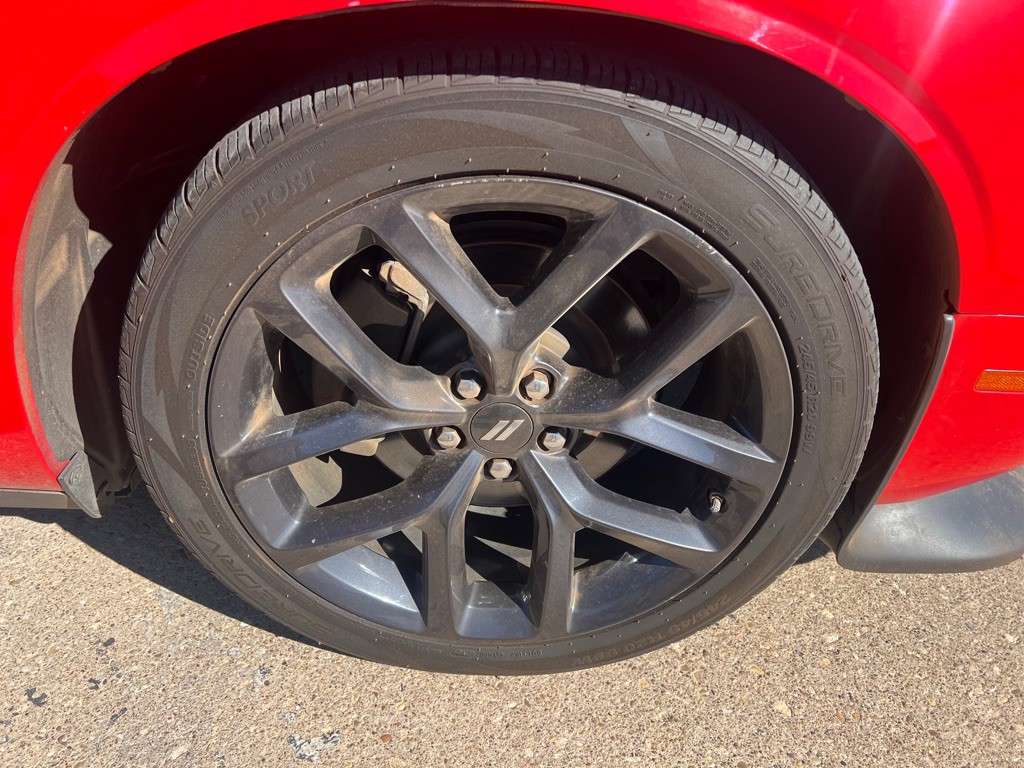 2022 Dodge Challenger Image 9