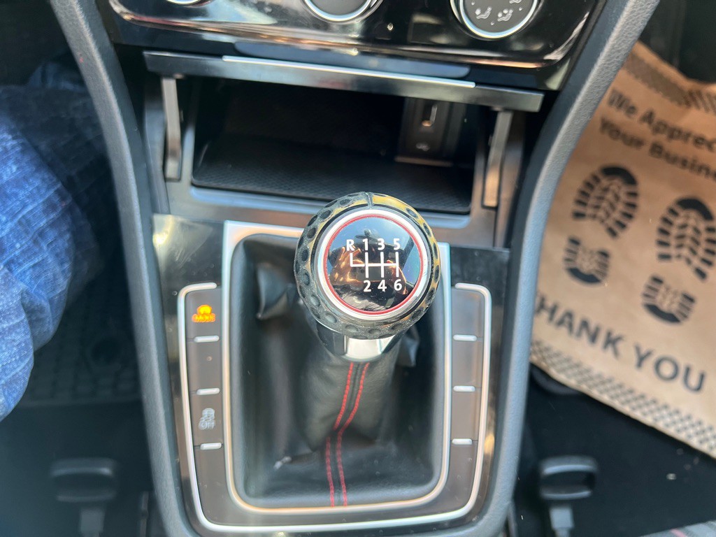 2018 Volkswagen GTI Image 15