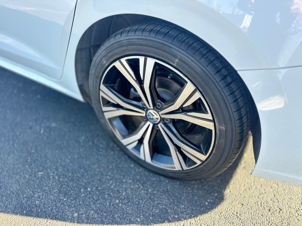 2021 Volkswagen Passat Image 15