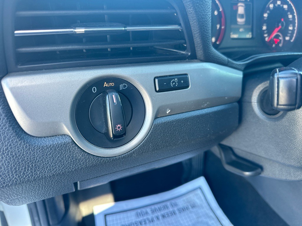 2021 Volkswagen Passat Image 20