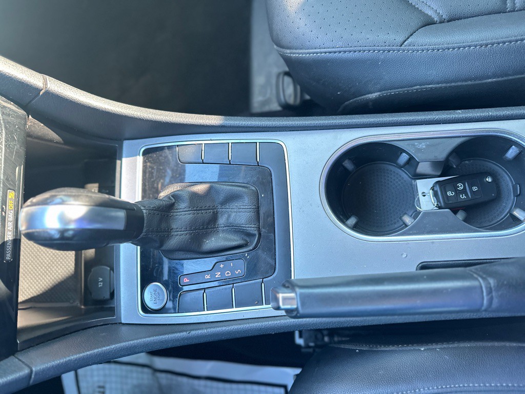 2021 Volkswagen Passat Image 24