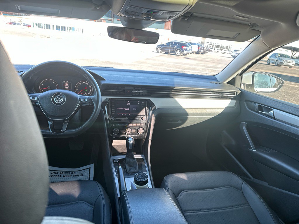 2021 Volkswagen Passat Image 30